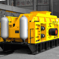 液壓?jiǎn)?dòng)對(duì)輥式破碎機(jī)