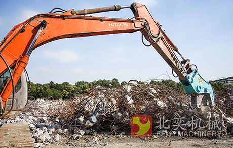 挖掘機(jī)液壓破碎鉗粉碎混凝土 挖掘機(jī)液壓破碎鉗粉碎混凝土