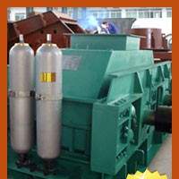 熱銷破碎機(jī)--2PGY1600×1000液壓輥式破碎機(jī)