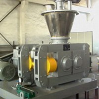 干法輥壓造粒機(jī)