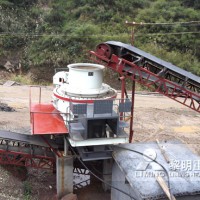 石油焦磨粉機型號有哪些，200目石油焦磨粉機價格？石油焦的處理加工是目前火熱的項目，石油焦粉用途廣泛，最常用的就是石油焦磨粉機，根據(jù)客戶需求的細度不同，對應(yīng)的石油焦磨粉機型號也不同。